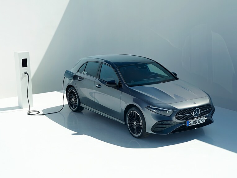 An illustration of the charging process for the A-Class plug-in hybrid.
