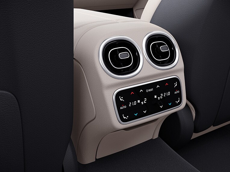 THERMOTRONIC in the Mercedes-Benz C-Class Saloon.