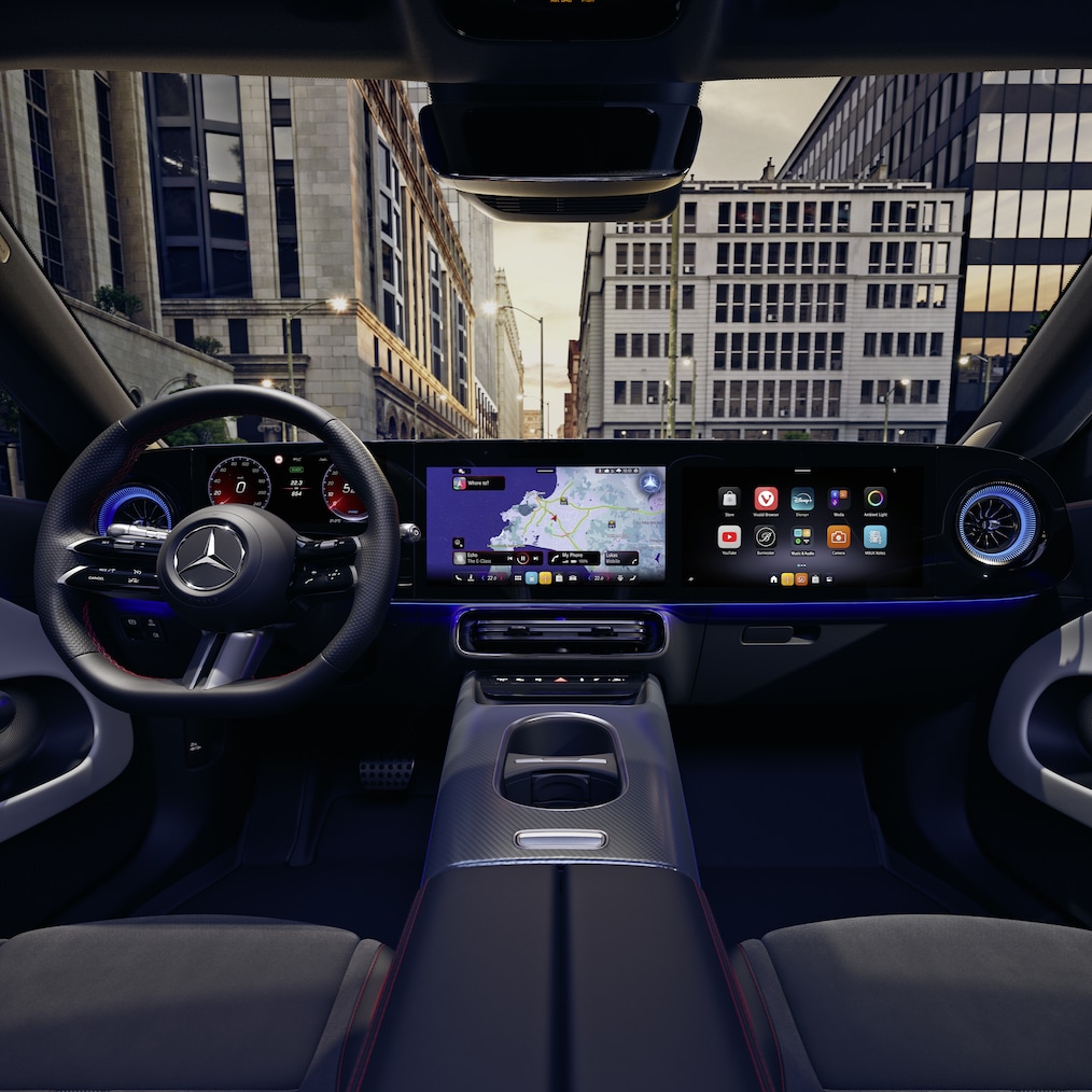 The new cockpit with MBUX Superscreen in the interior of the electric CLA Shooting Brake with EQ Technology.