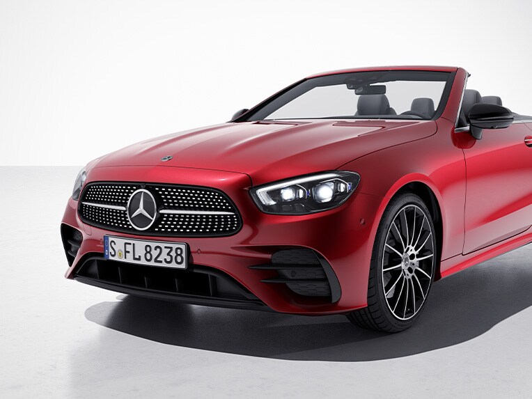 The exterior of the E-Class Coupé from Mercedes-Benz with Night Package.