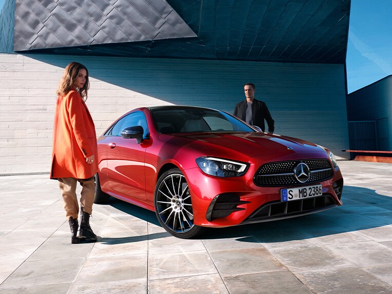 Side front view of the Mercedes-Benz E-Class Coupé.