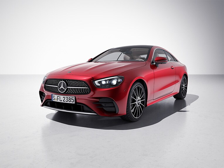 The exterior of the E-Class Coupé from Mercedes-Benz with the AMG Line equipment line.