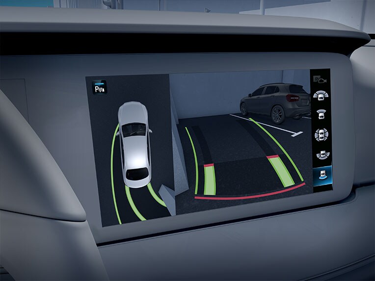 Parking package with 360° camera in the new EQB from Mercedes-Benz.