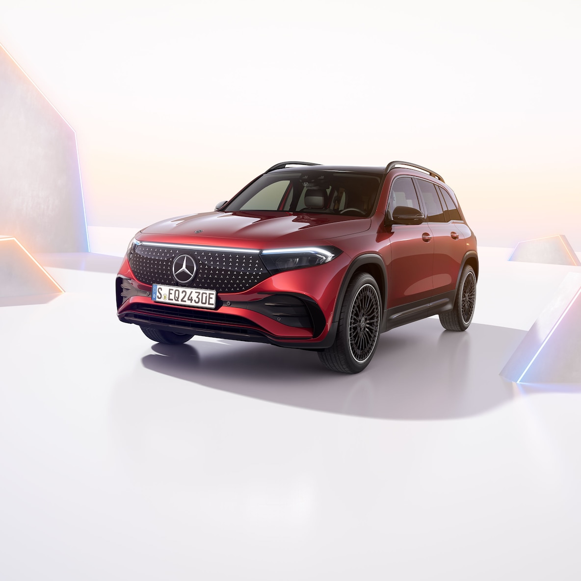 Frontal side view of the Mercedes-Benz EQB.