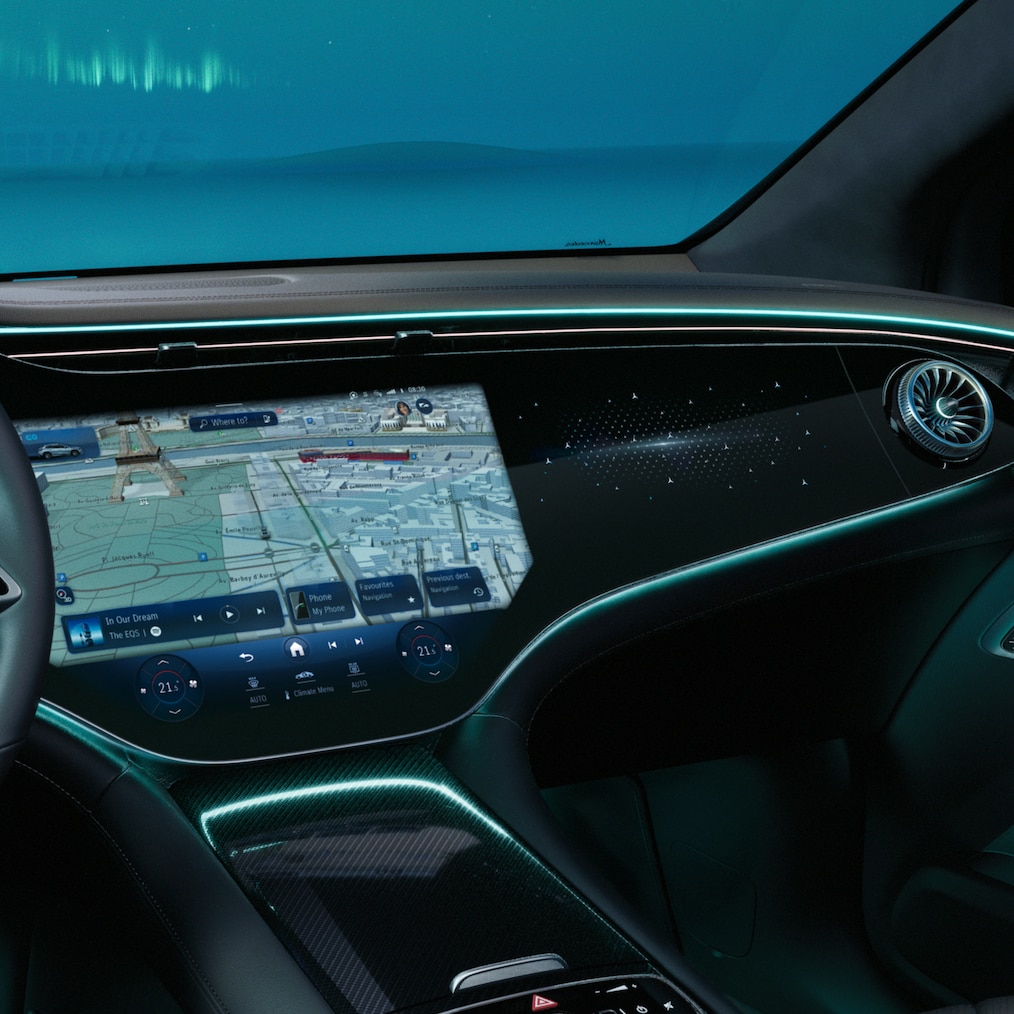 Frontal view of the MBUX Hyperscreen in the EQE SUV from Mercedes-Benz.