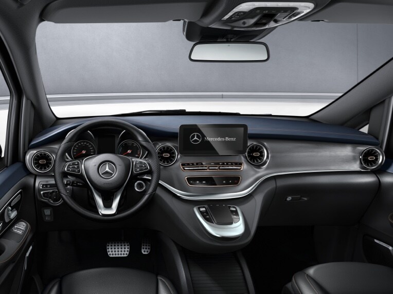 A variety of functionally and visually attractive equipment increases the sportiness and exclusivity of the EQV.