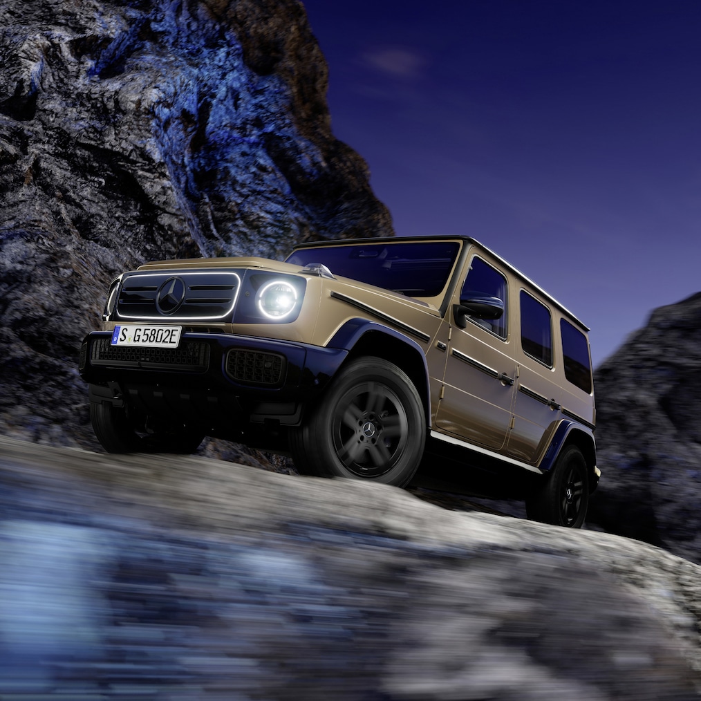 Close-up on the Black Panel radiator grille on a Mercedes-Benz G 580 with EQ Technology.