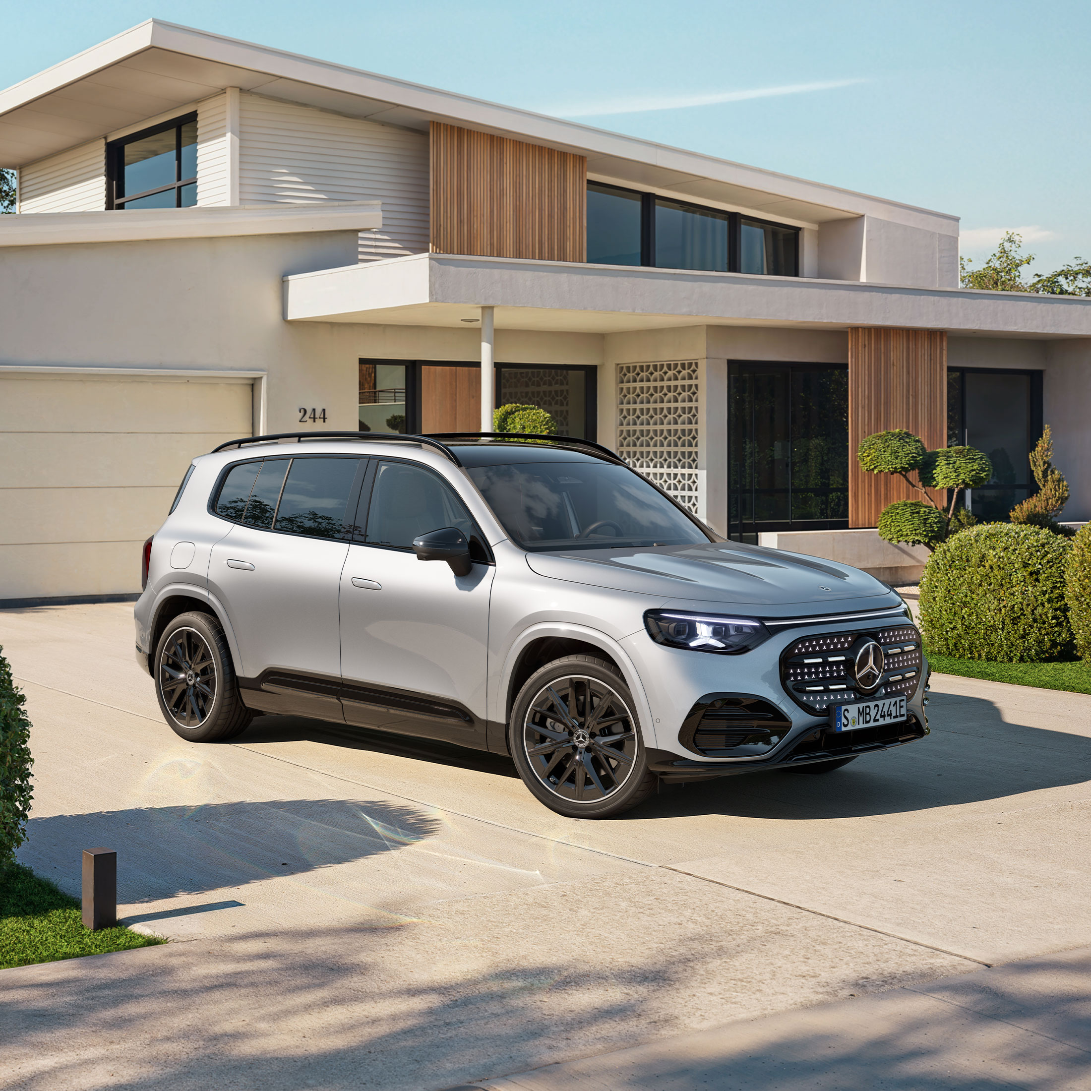 The all-new electric GLB.