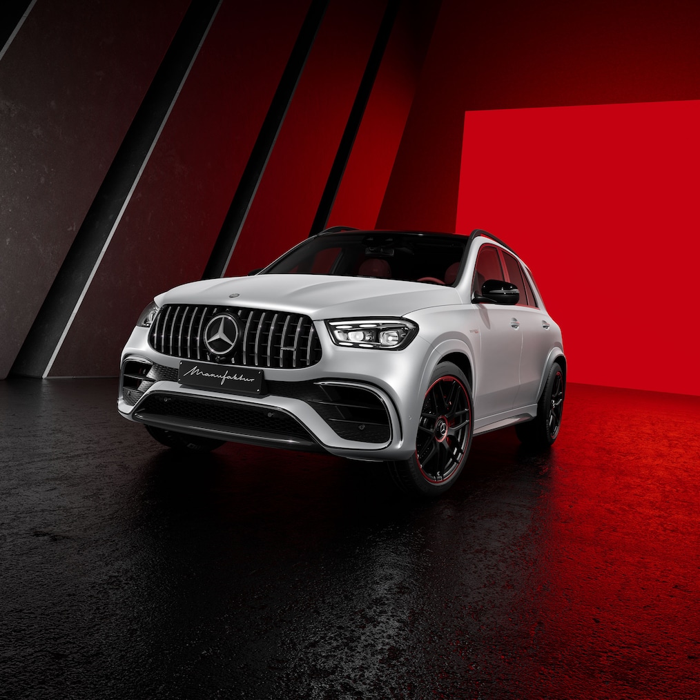 Side view of the Mercedes-AMG GLE SUV in MANUFAKTUR hightechsilver magno edition.