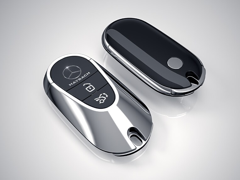 Vehicle key in high-gloss black with decorative surround in high-sheen chrome for the Mercedes-Maybach EQS SUV.
