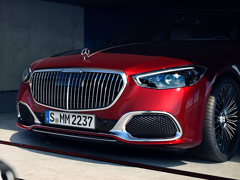A side view of the Mercedes-Maybach S-Class.