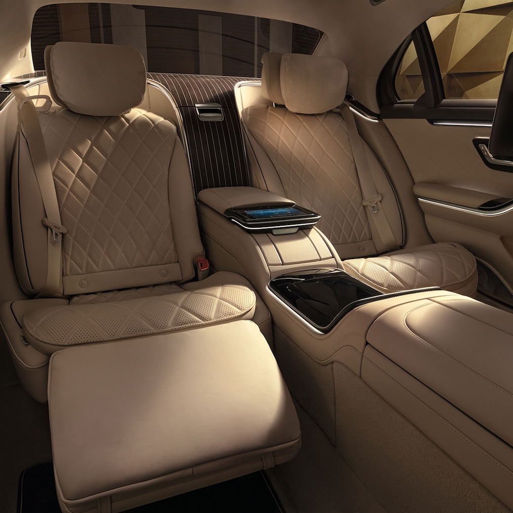 The First-Class rear compartment with MBUX rear tablet in the Mercedes-Benz S-Class Saloon Long.