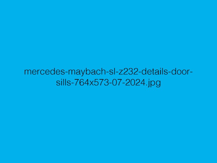 The high pile floor mats and enlarged door sills in the Mercedes-Maybach SL 680.