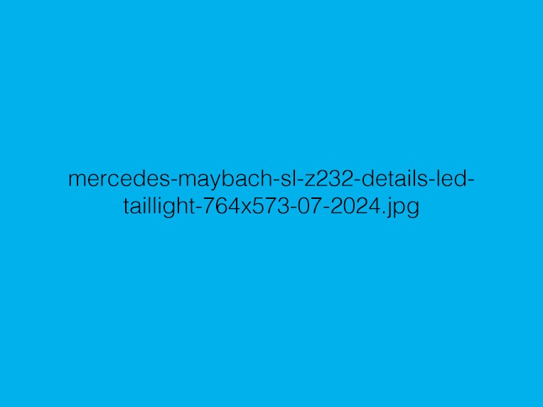 The Maybach-specific LED taillight design of the Mercedes-Maybach SL 680.
