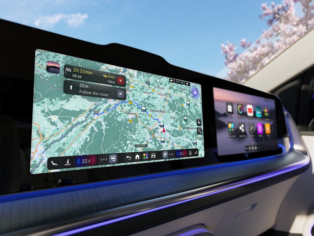 The MBUX with various Digital Extras such as the MBUX Virtual Assistant, MBUX Navigation and GUARD 360° is shown.