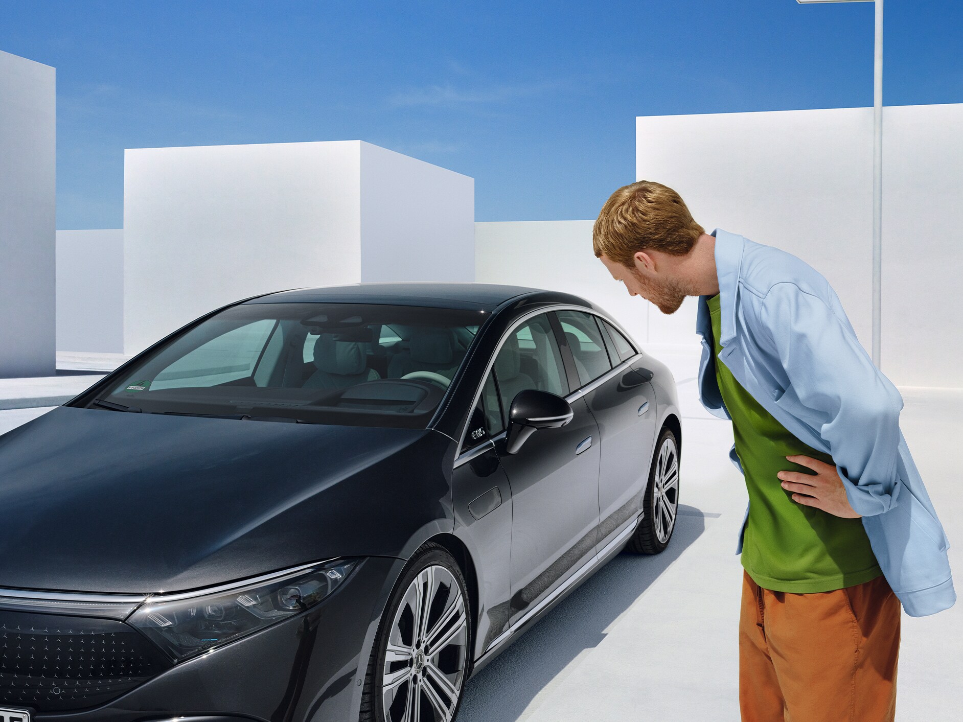 When a breakdown occurs, the emergency assistant is activated in the vehicle.