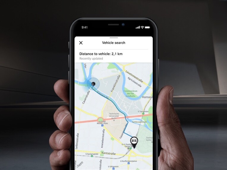 The vehicle location is displayed on a smartphone via a Remote Digital Extra.