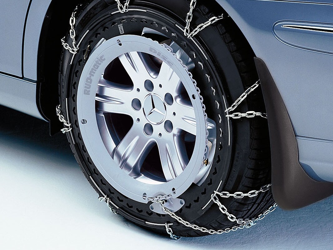 A close-up of the RUD-matic DISC snow chain in use.
