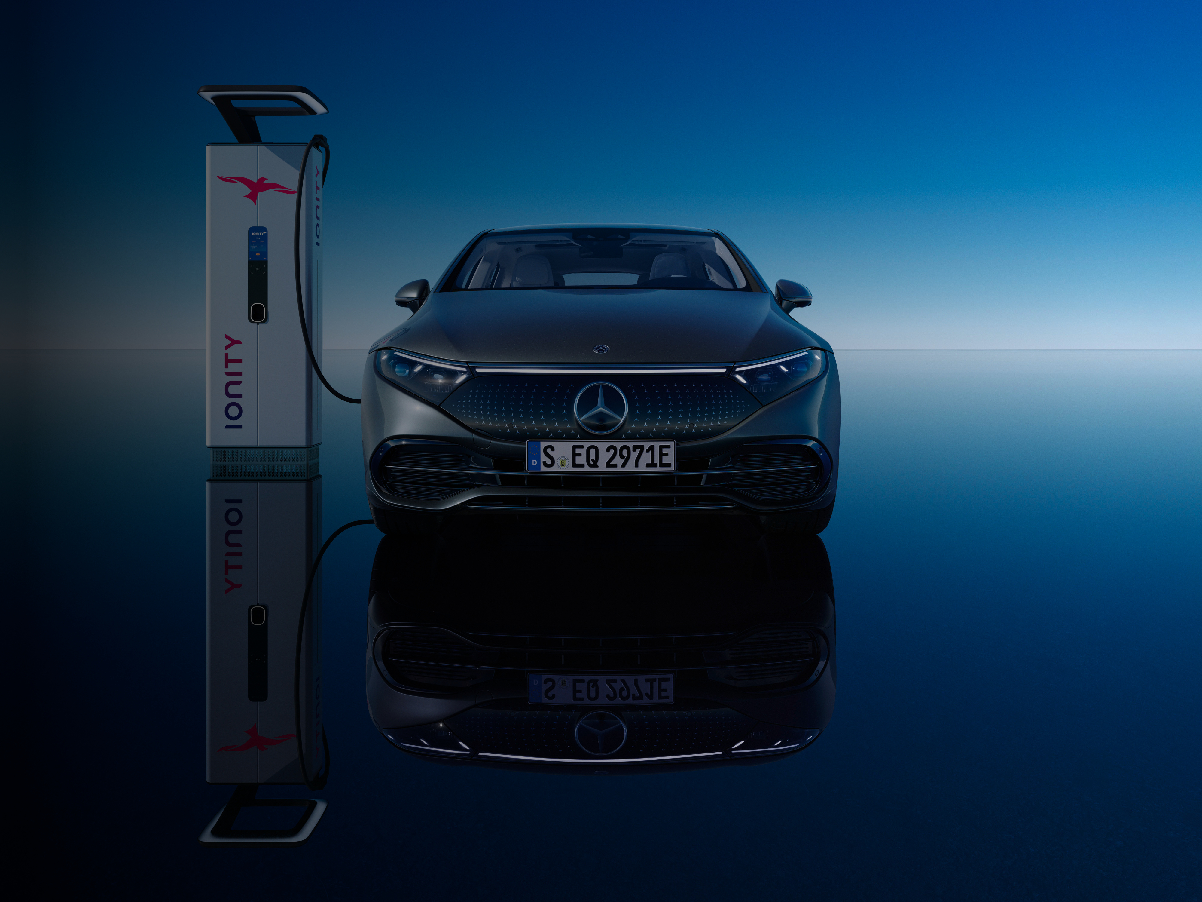Mercedes me Charge L for €17.90 per month A Mercedes-Benz EQS charging at an IONITY charging station