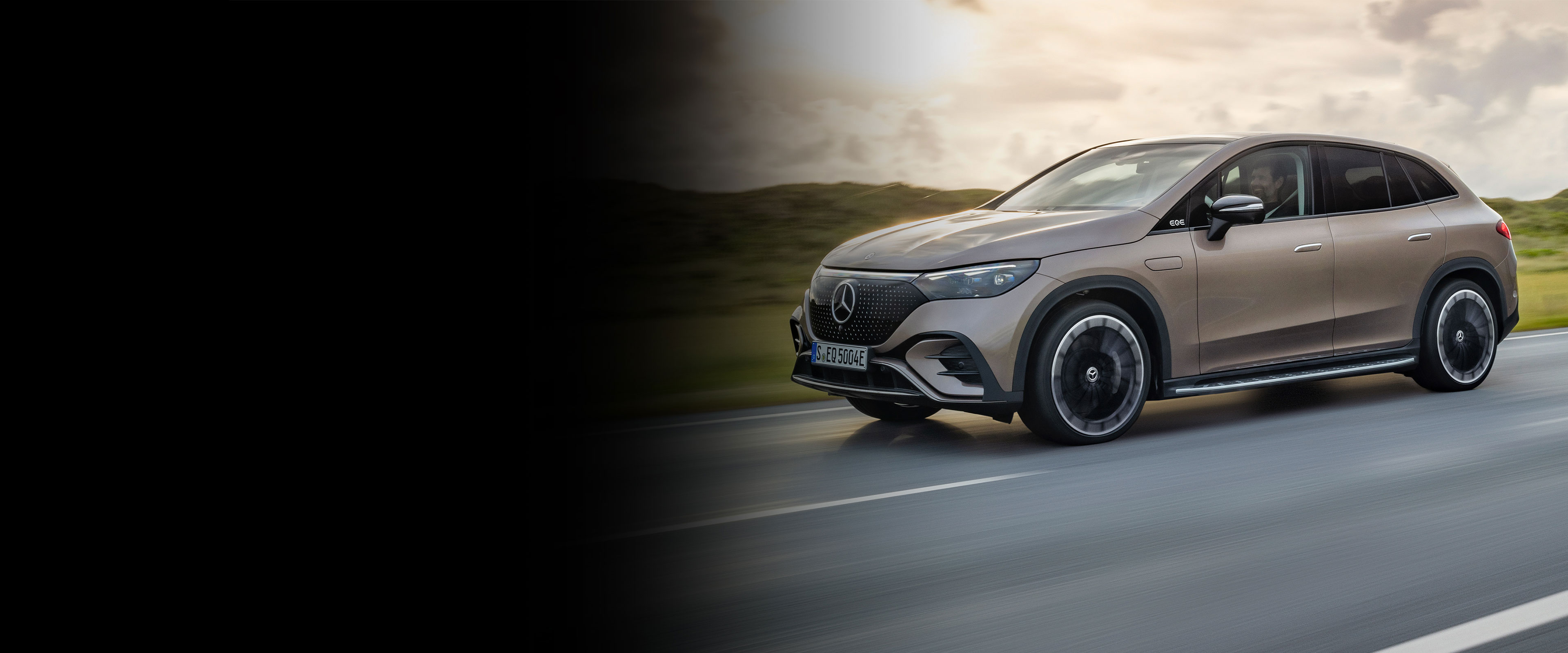 EQE 350+ | Sustainability | Mercedes-Benz The Mercedes-Benz EQE 350+ in a sideview.