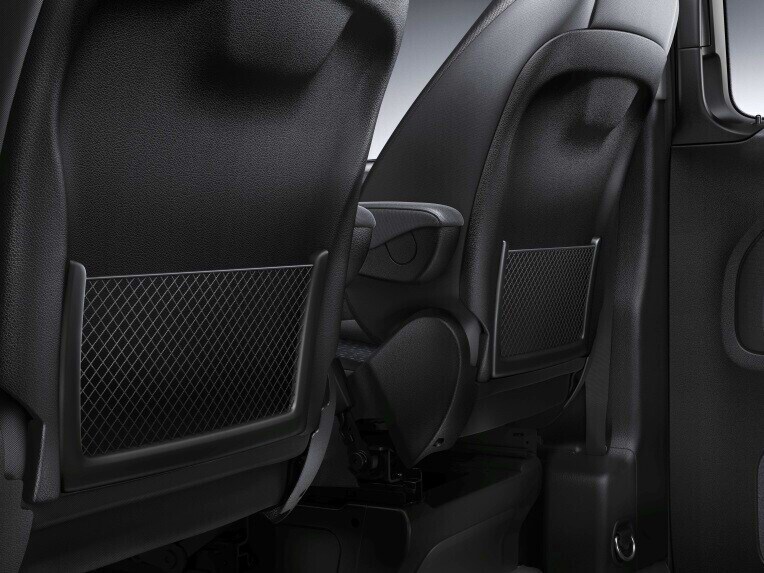 The stowage net on the back of the driver and front passenger seat provides the rear passenger behind it with additional storage space.