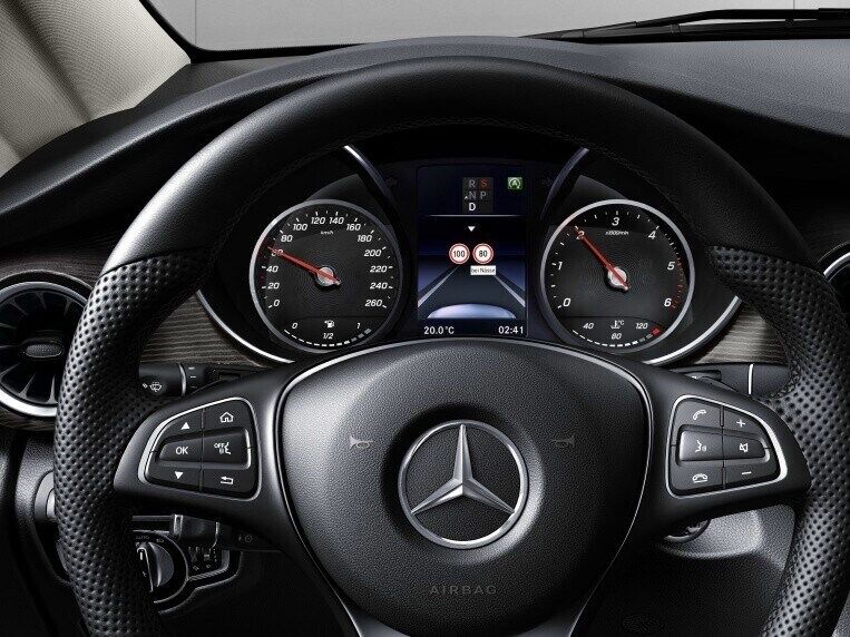 Traffic Sign Assist can support the driver by continually displaying any detected speed limits.