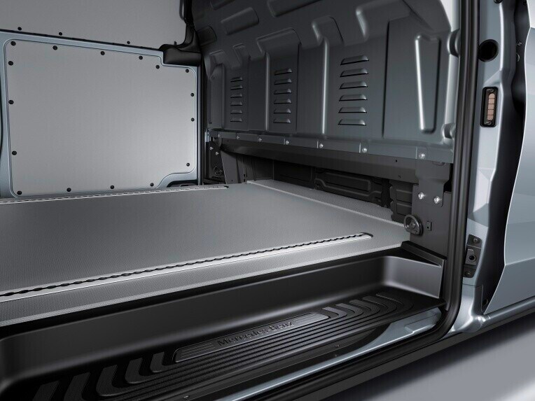 It's easy to load items under the seat bases from the load compartment – even if a partition is installed.