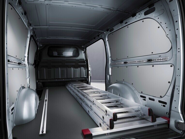 Panelling in the upper segments of the sidewalls in the load compartment better protects the surfaces against damage.