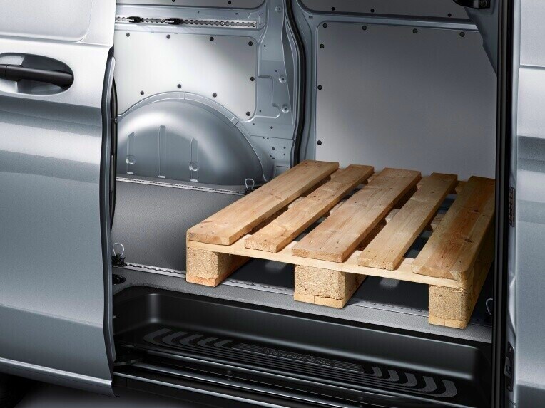 The EASY CARGO Package makes for easier loading and unloading in addition to providing added safety during cargo transport.