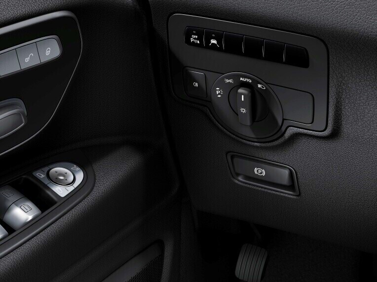 Headlamp Assist automatically switch the headlamps on or off, depending on light conditions.