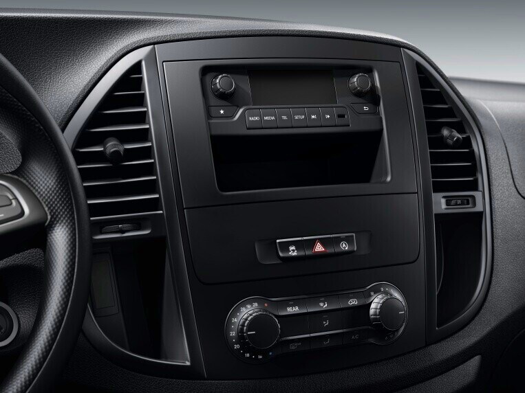 With Audio 10, you can listen to more than just the radio – you can, for example, make hands-free calls or listen to music from a mobile device.
