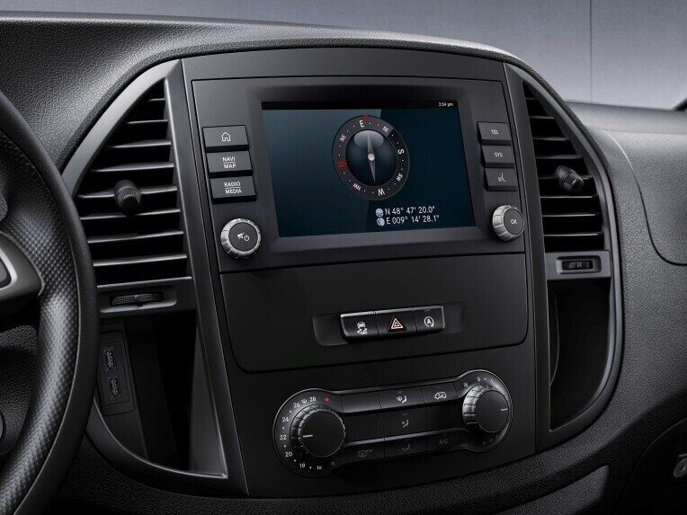 You will quickly appreciate the Audio 30 multimedia system with its diverse range of communication and infotainment features.