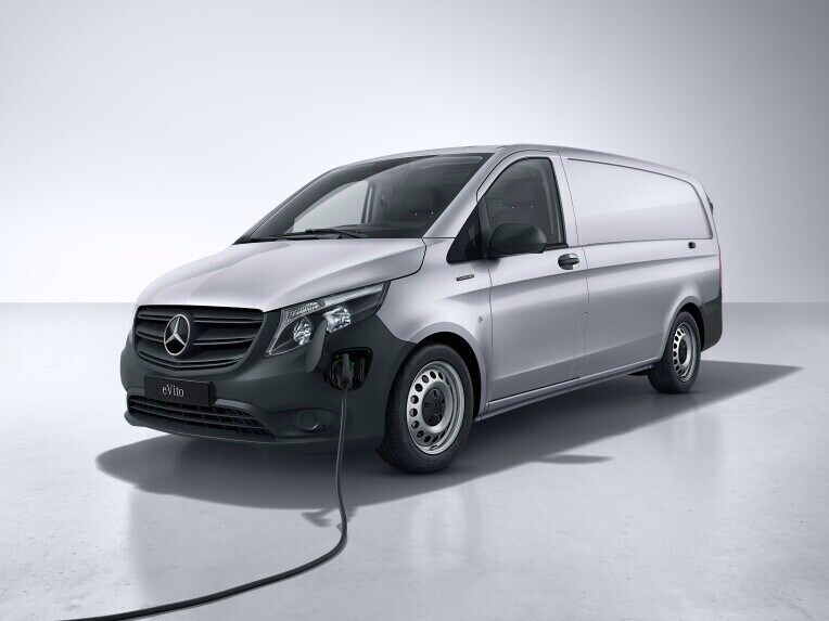 Thanks to the fastening points in the roof frame, you can install a roof rack on your vehicle at a later date.