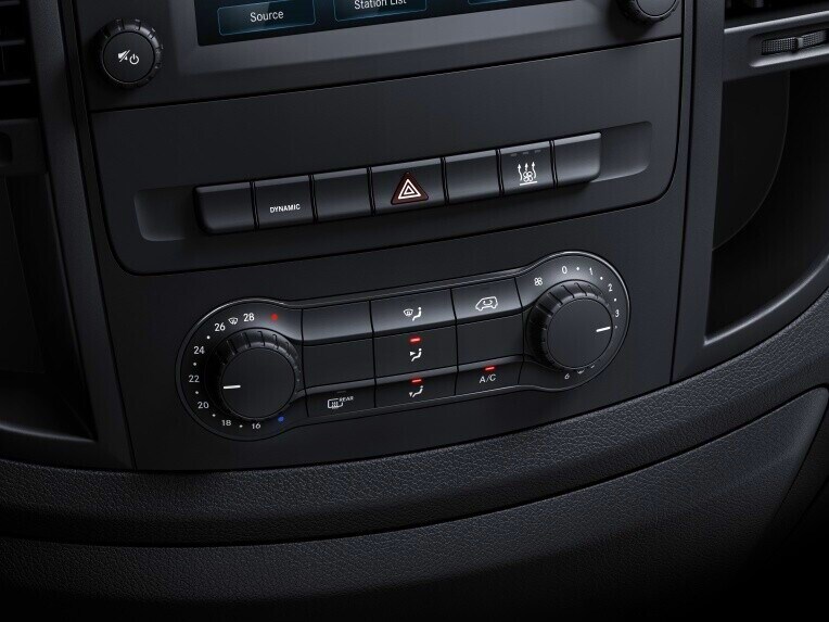 The TEMPMATIC semi-automatic air-conditioning system increases the feeling of well-being with a pleasant temperature in the vehicle interior.
