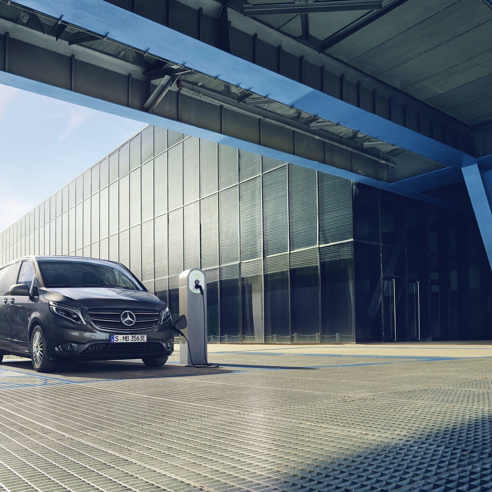 The all-electric eVito Panel Van impresses with its long range.