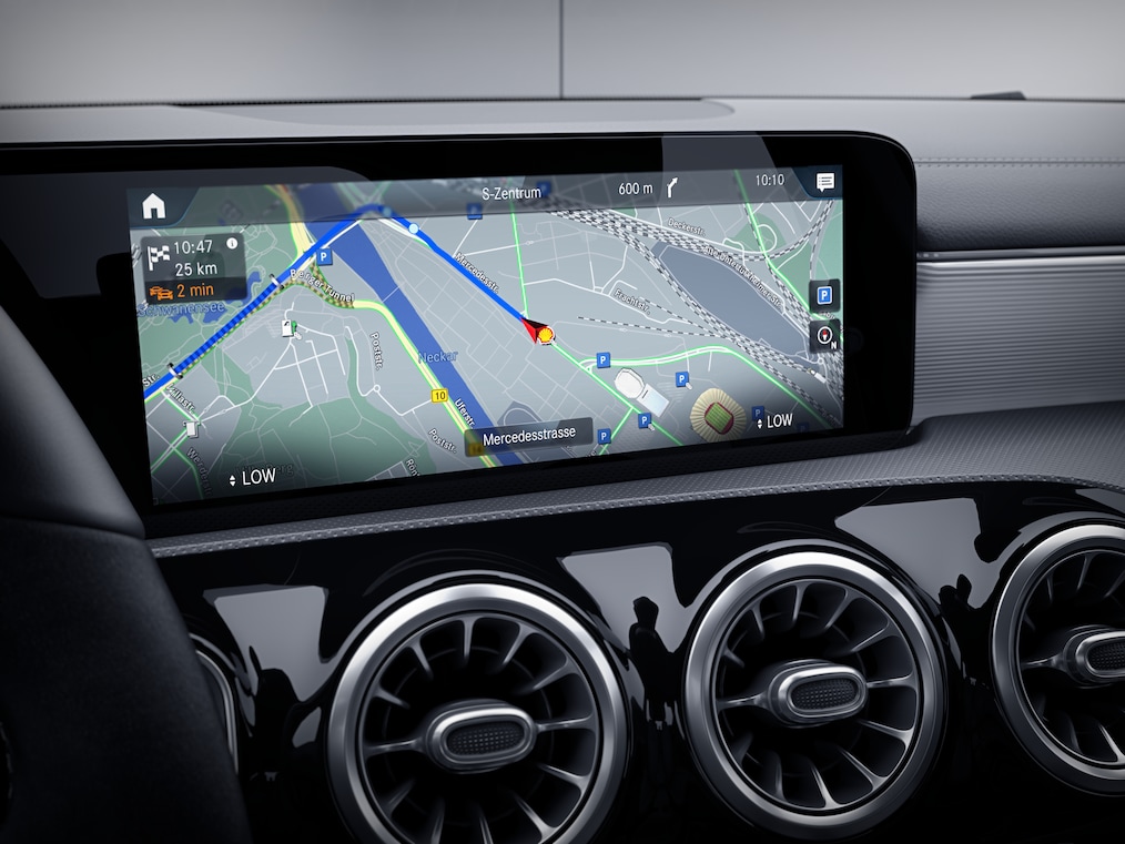 How Digital Extra: MBUX Augmented Reality for Navigation works in the Mercedes-Benz A-Class..